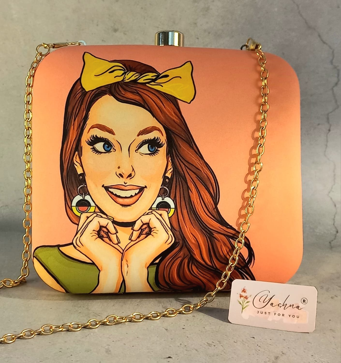 Zippy Aura Chain Clutch