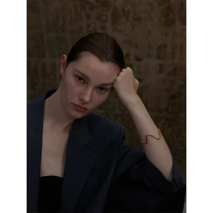 Linear Loop Bracelet