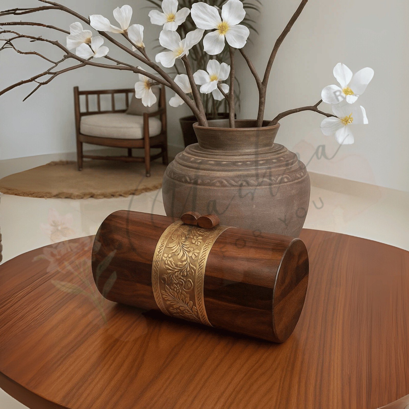 Regal Vintage Cylindrical Clutch